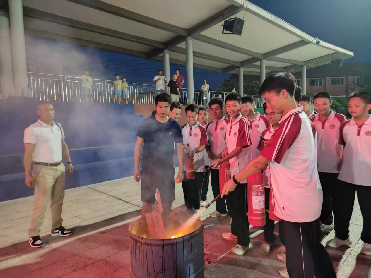 衡南县消防救援大队：上好秋季 “开学第一课”点亮安全“开学季